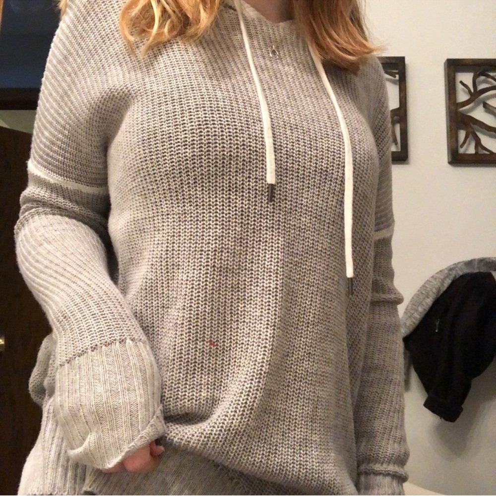 American Eagle Outfitters Light Gray Soft Knit Hoodie Sweater. Size S